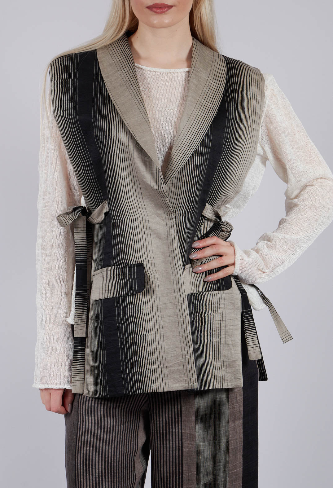 Strings Linen Blend Waistcoat in Rigato