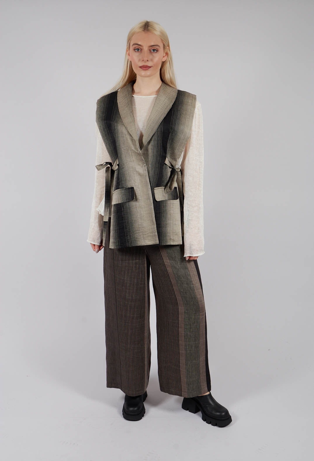 Strings Linen Blend Waistcoat in Rigato