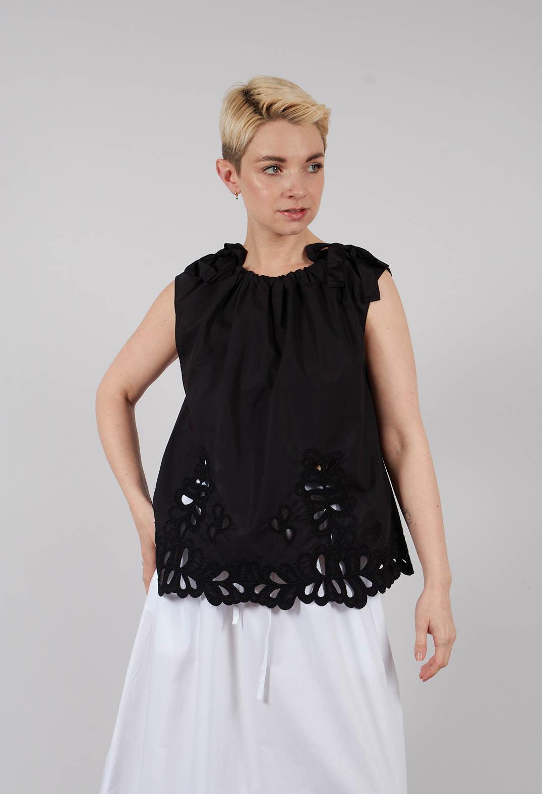 Round Neck Vest Top in Nero