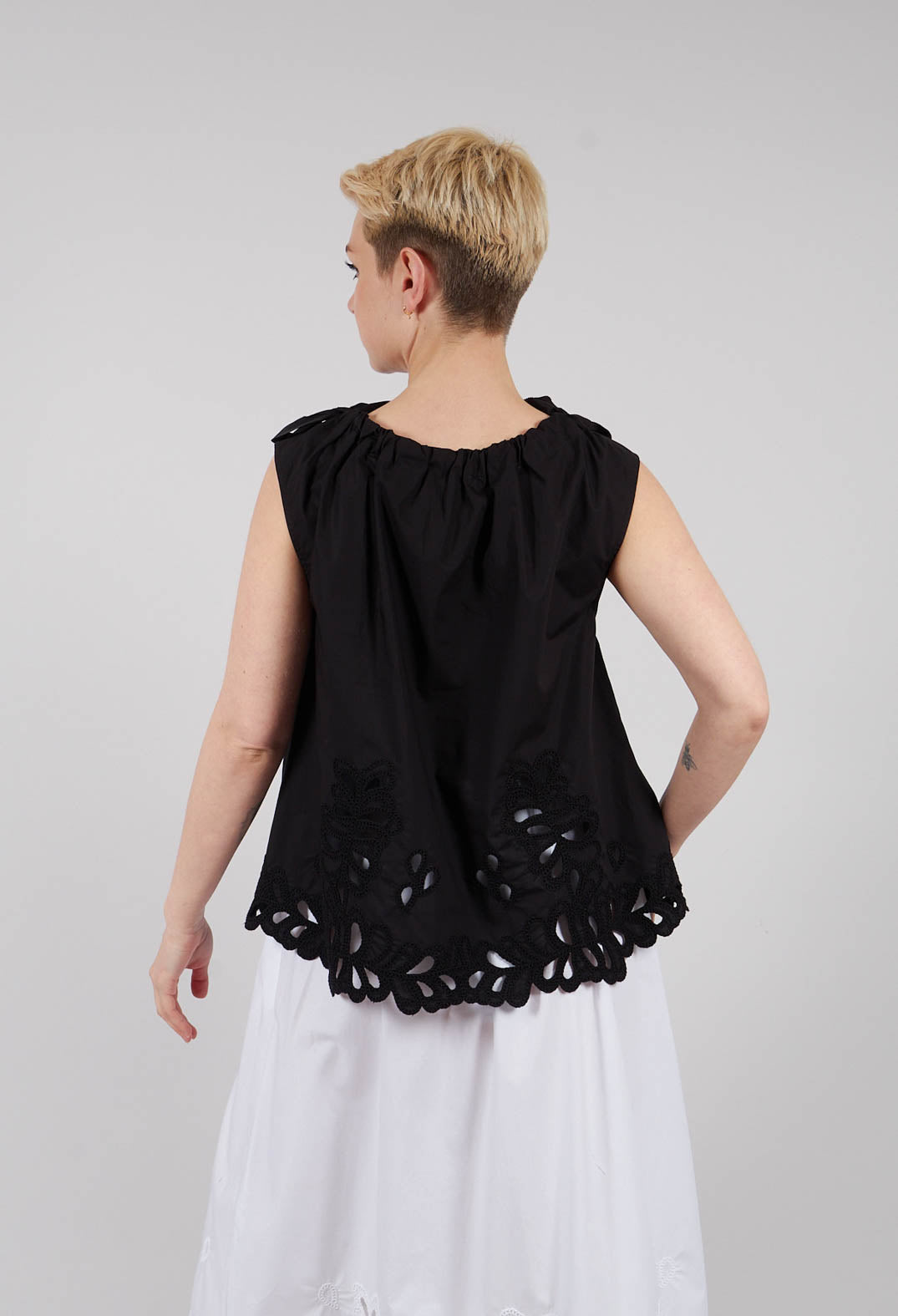 Round Neck Vest Top in Nero
