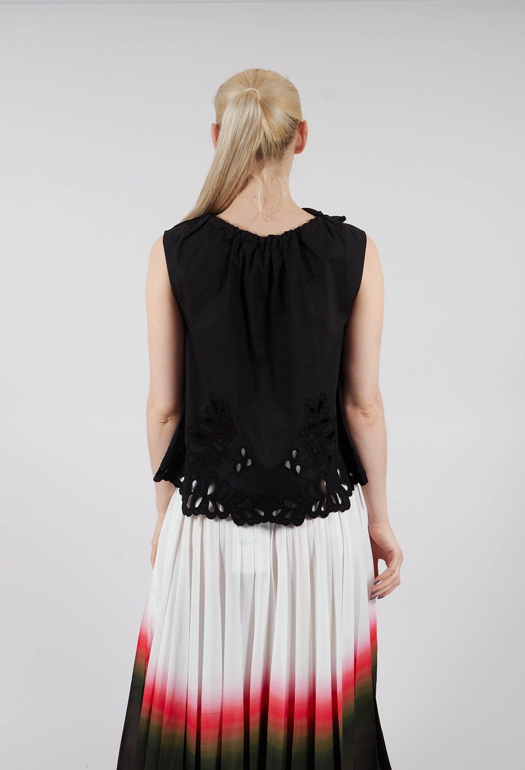 Round Neck Vest Top in Nero