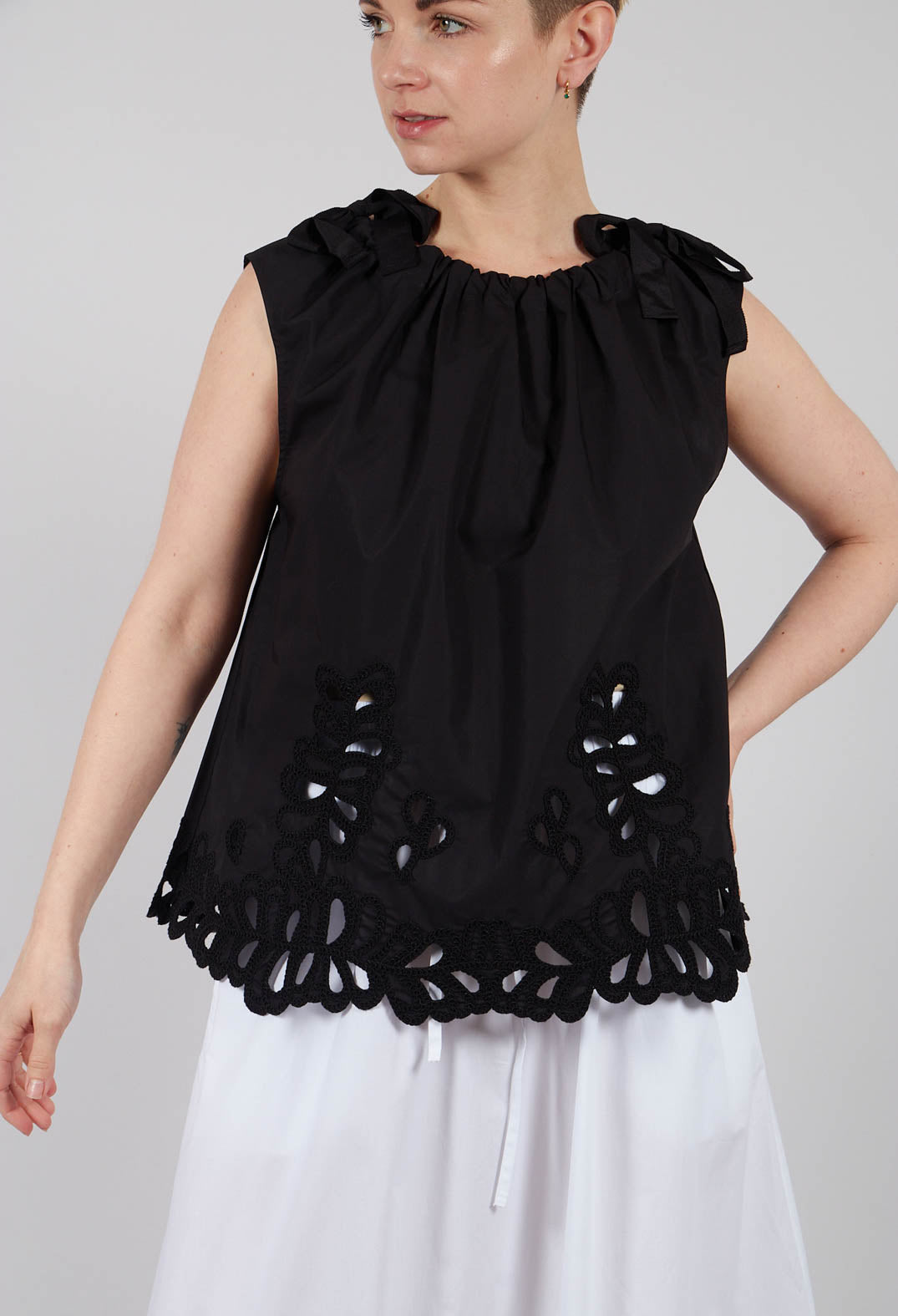 Round Neck Vest Top in Nero