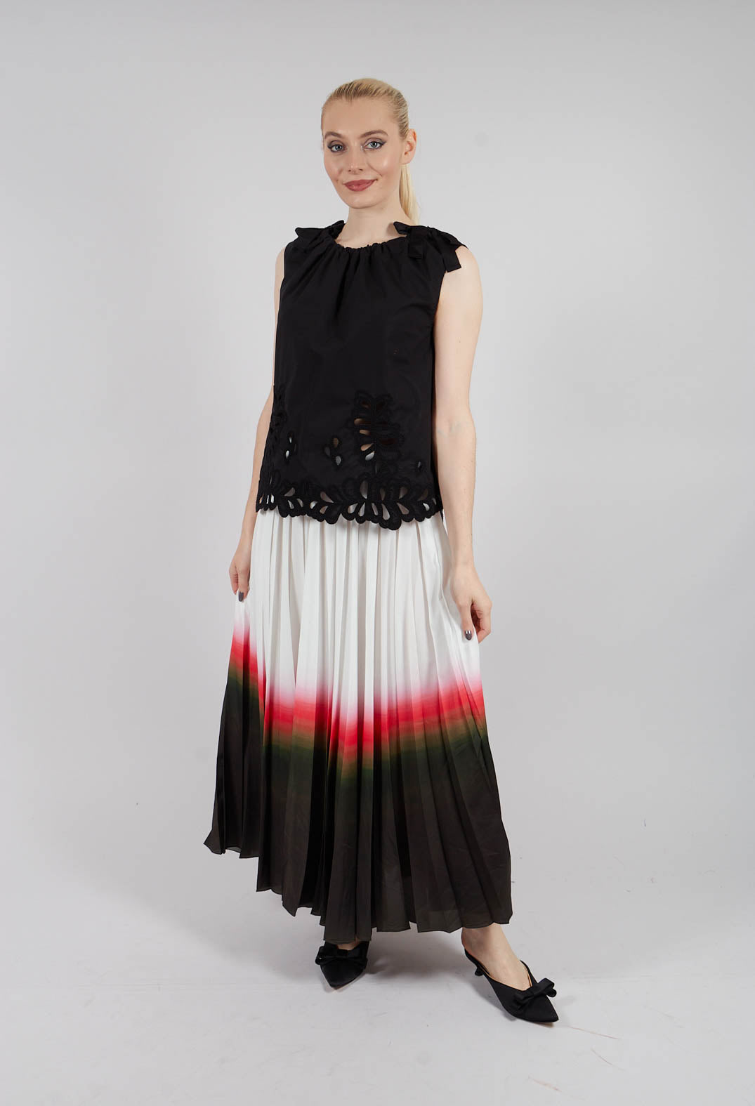 Pleated Skirt in White Faded Dye Hem line