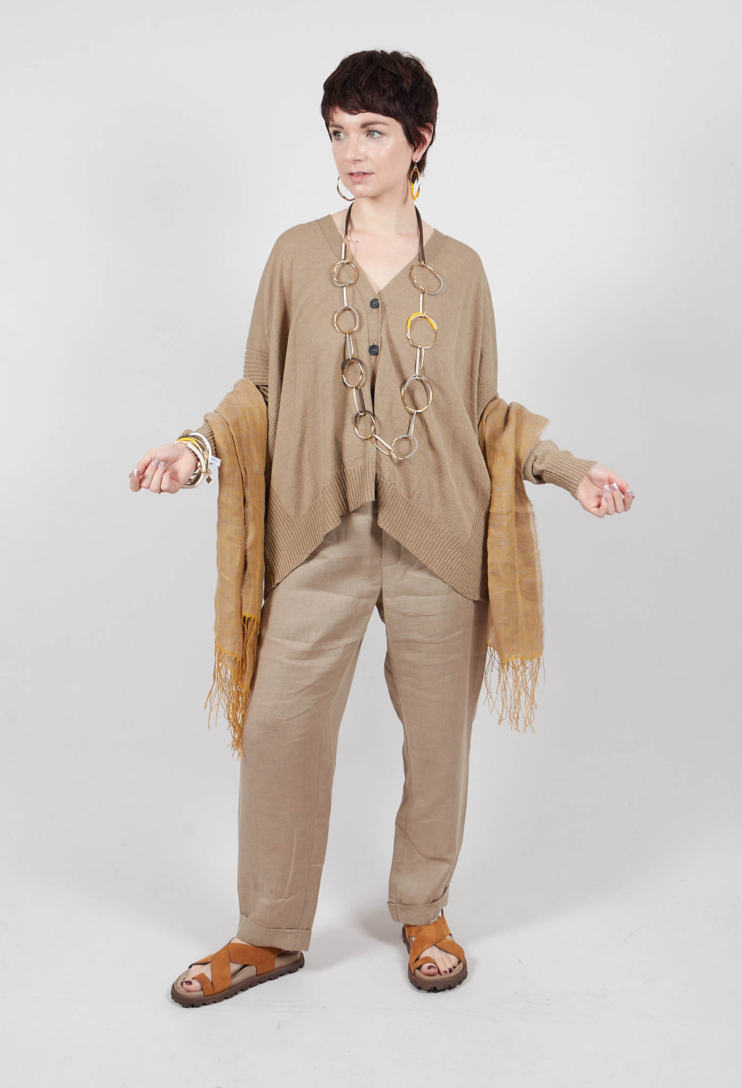Linen Trousers in Taupe