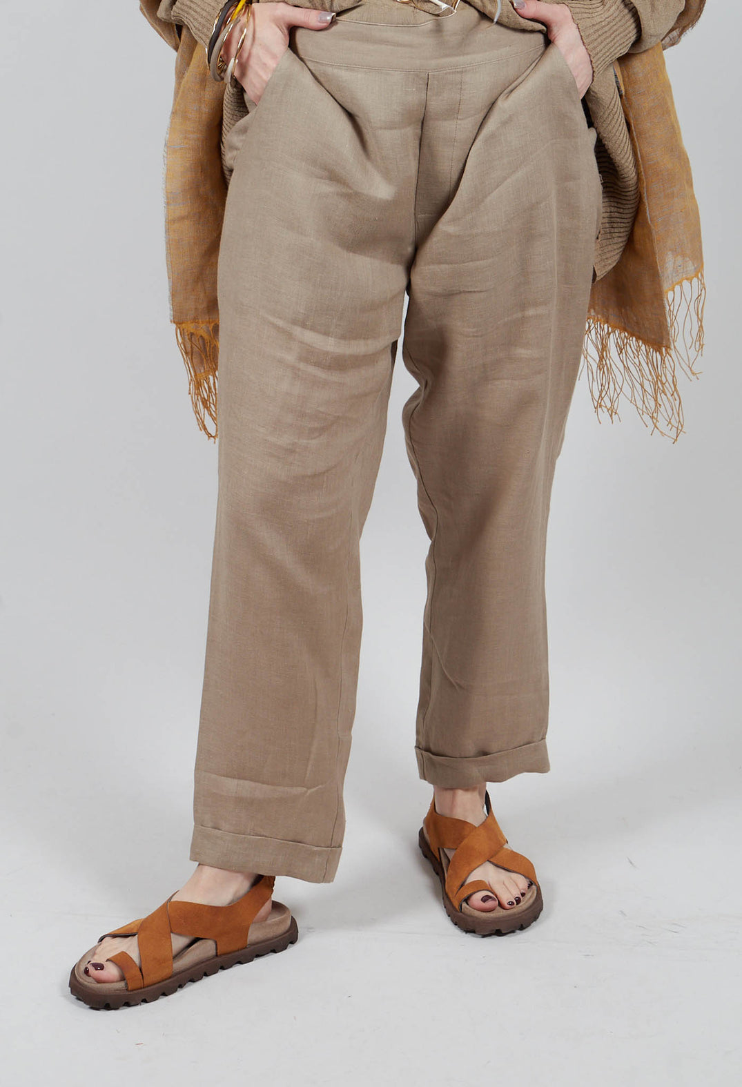 Linen Trousers in Taupe