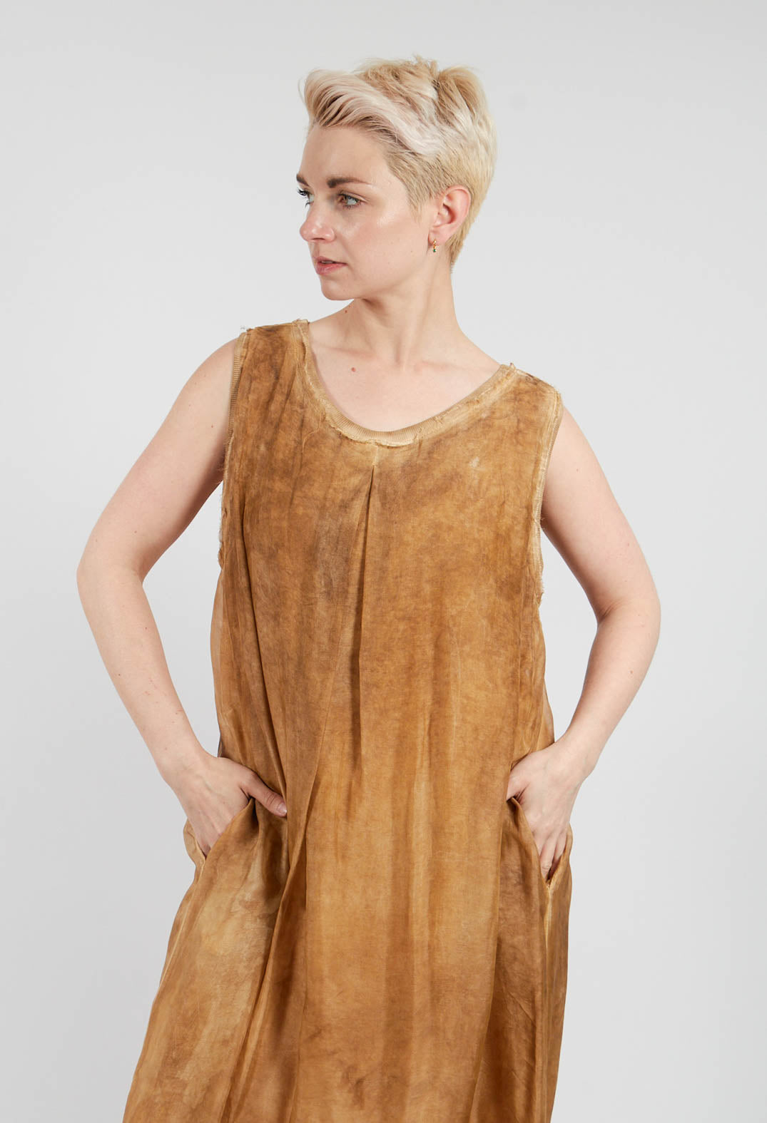 Long Sleeveless Dress in Bronze Honey
