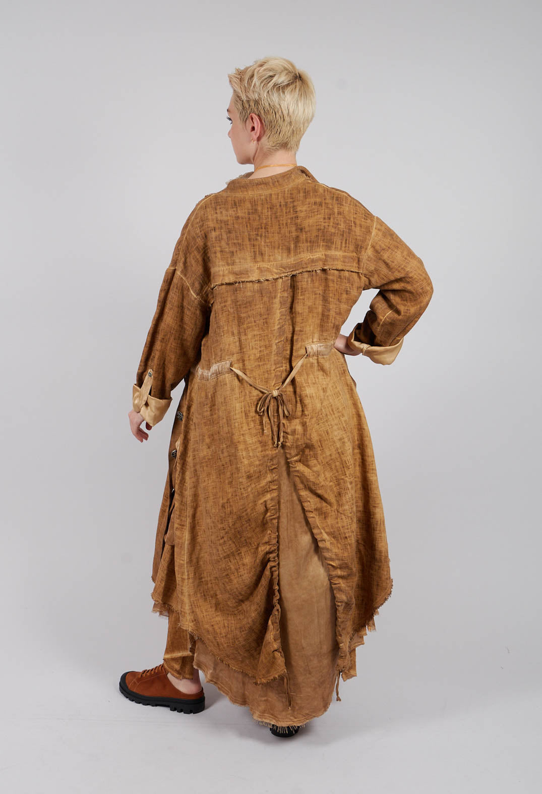 Dust Coat with Large Pockets in Bronze Honey