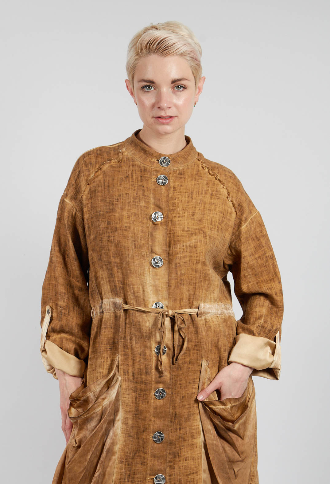 Dust Coat with Large Pockets in Bronze Honey