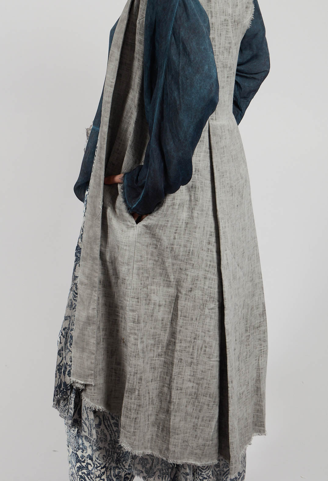 Reversible Gilet in Printed Grey Shadow