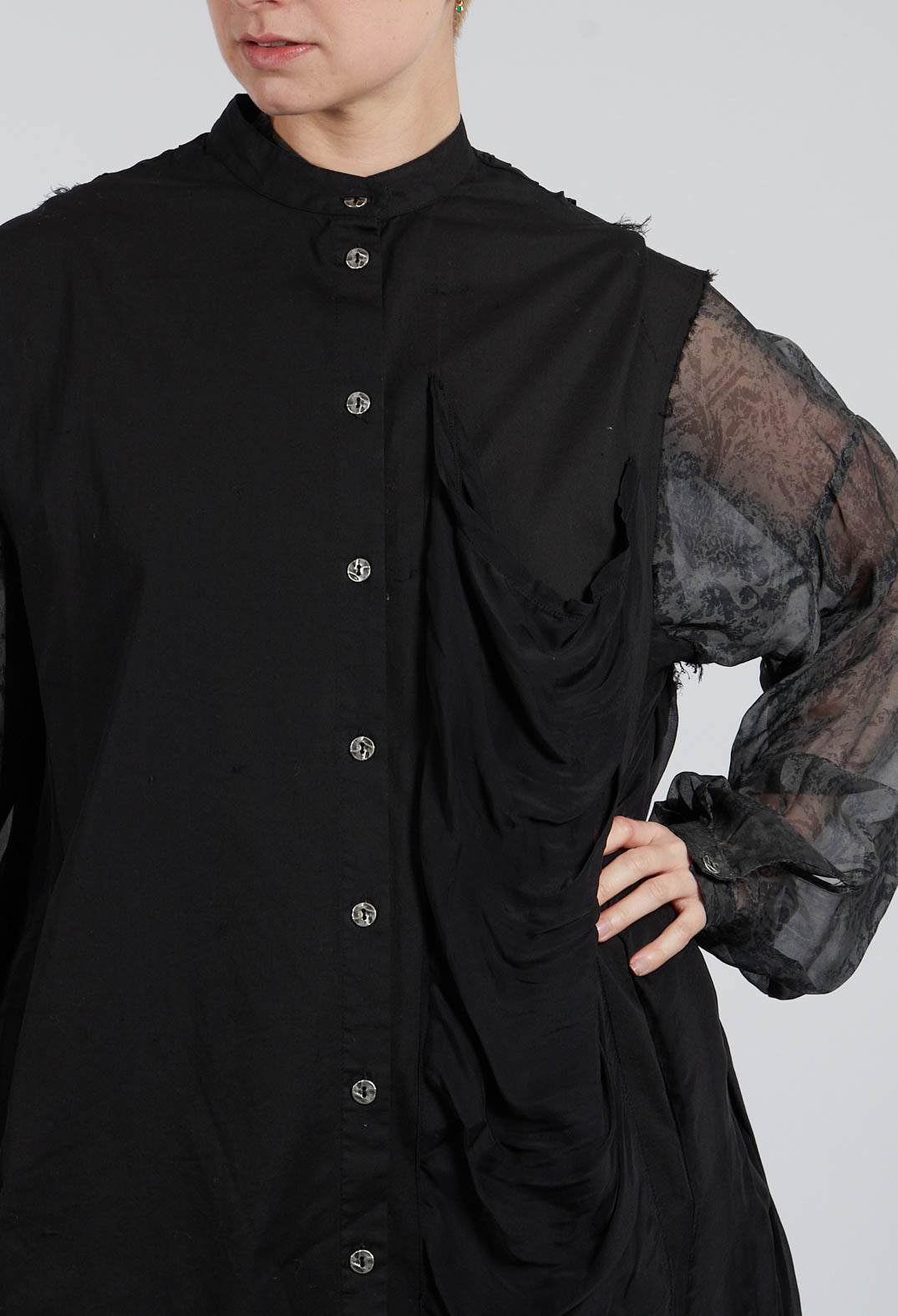 Sleeveless Shirt in Black