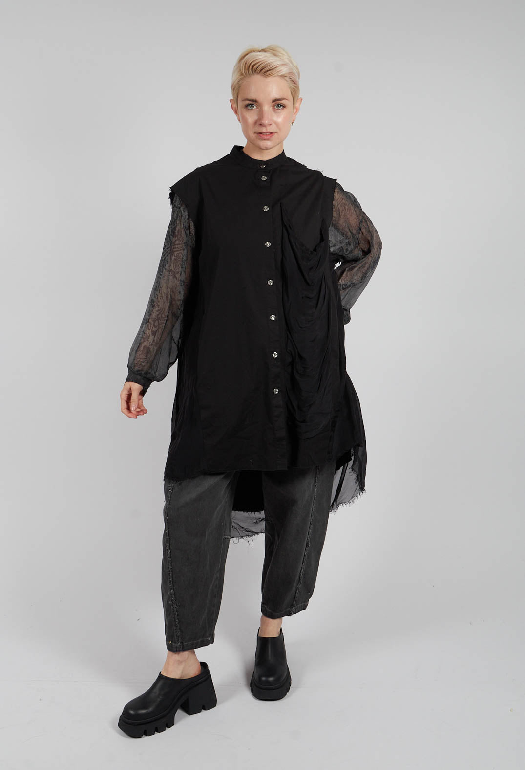 Sleeveless Shirt in Black