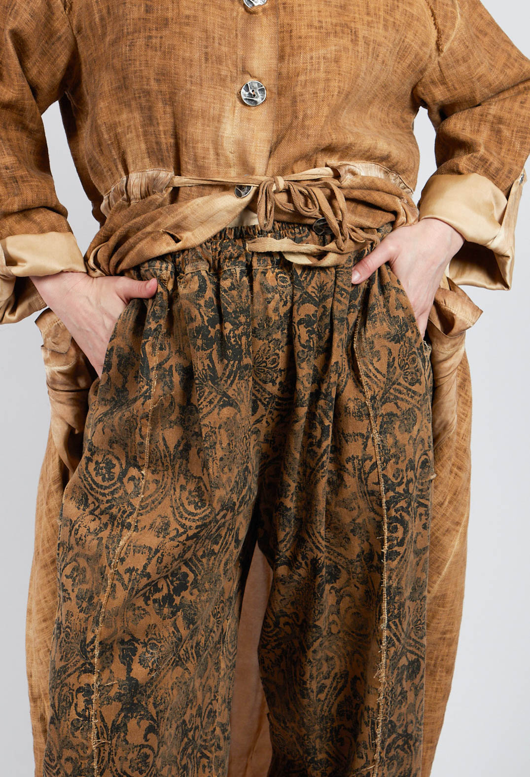 Relaxed Fit Trousers in Bronze Honey