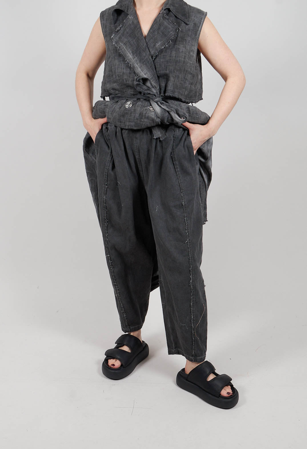 Relaxed Fit Trousers in Plain Anthracite