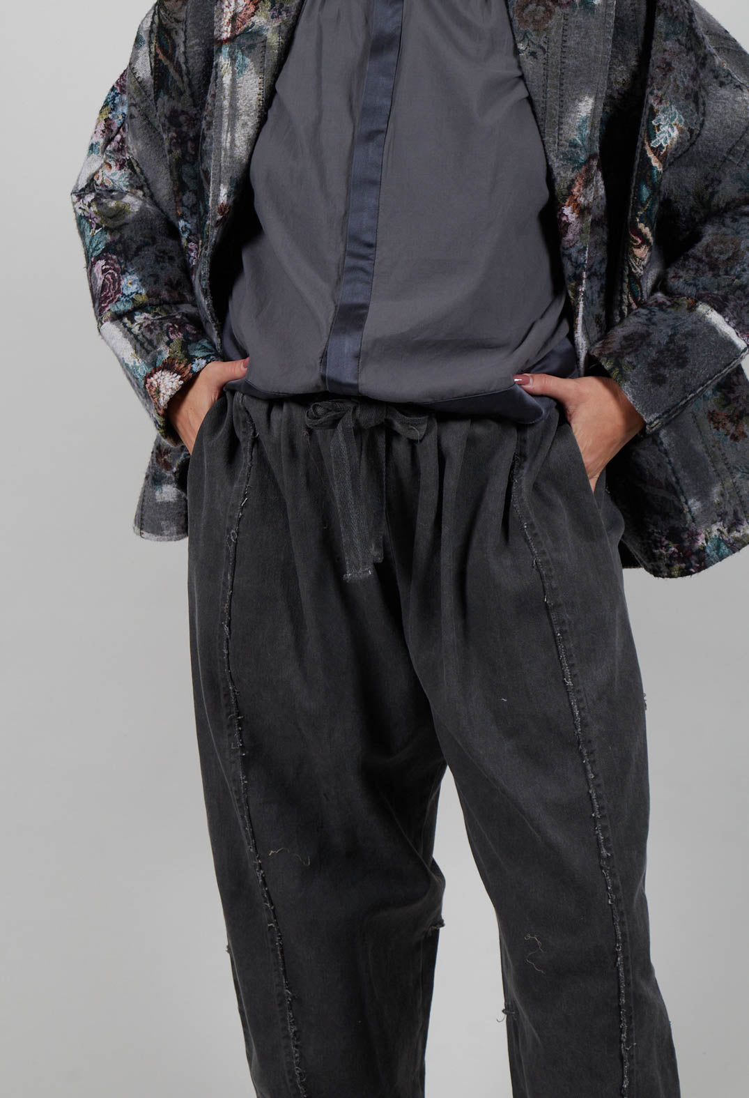Relaxed Fit Trousers in Plain Anthracite