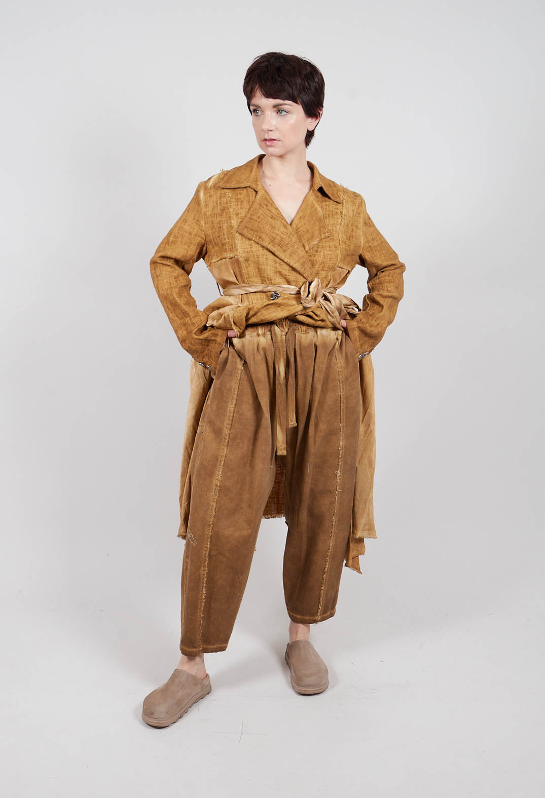 Relaxed Fit Trousers in Plain Bronze Honey