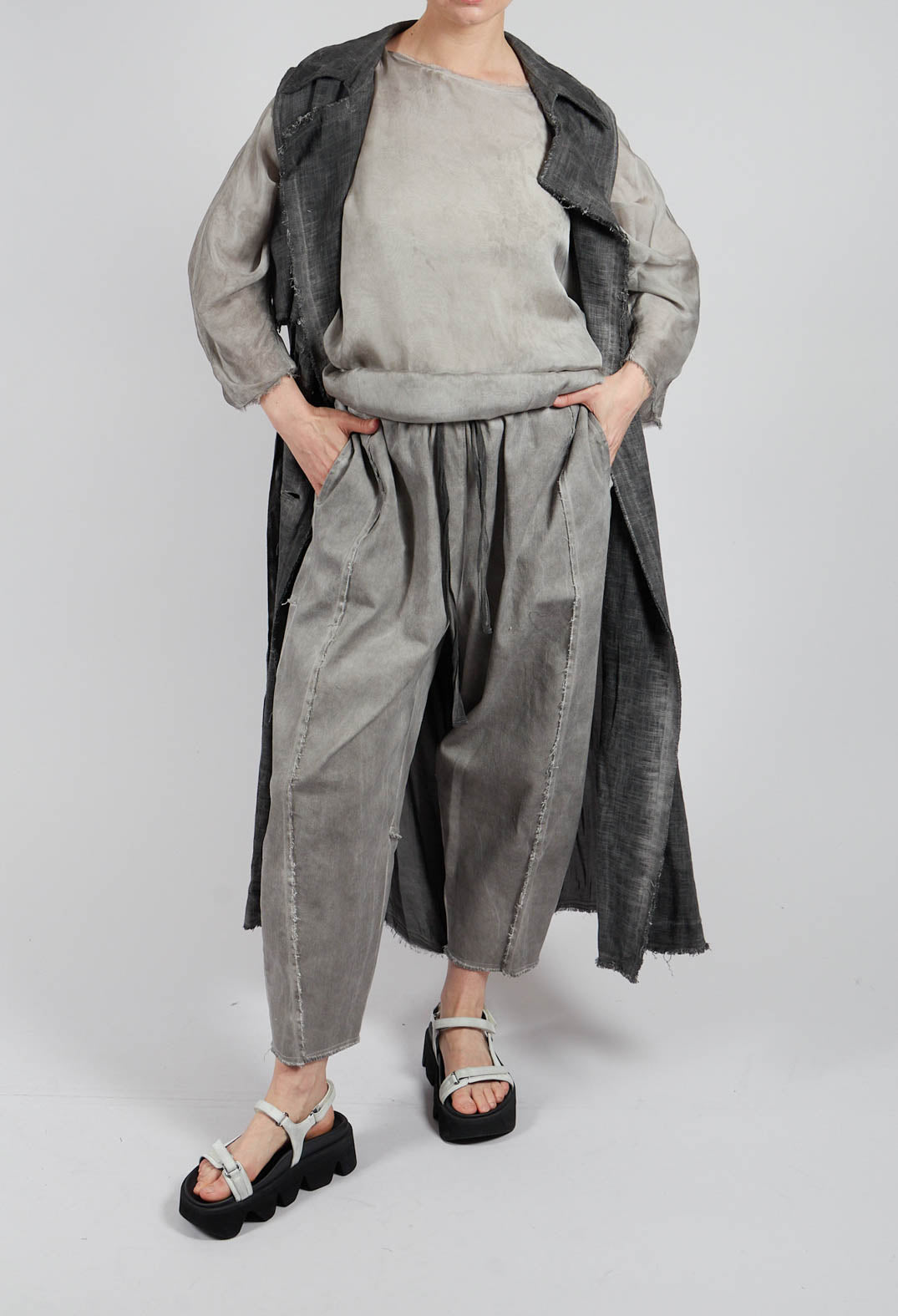 Relaxed Tapered Leg Trousers in Grey Shadow