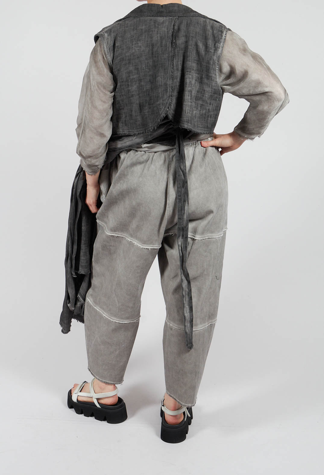 Relaxed Tapered Leg Trousers in Grey Shadow