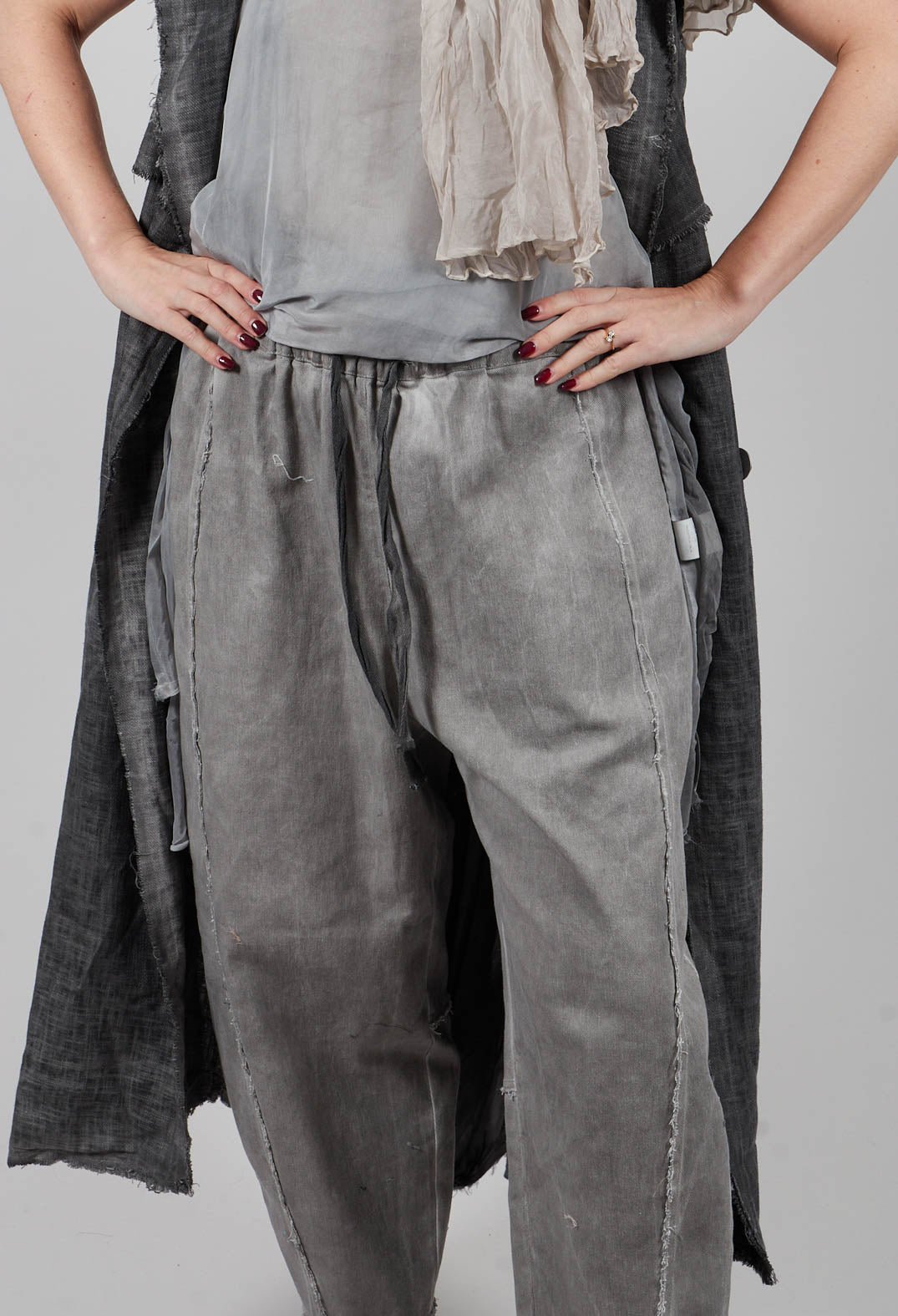 Relaxed Tapered Leg Trousers in Grey Shadow