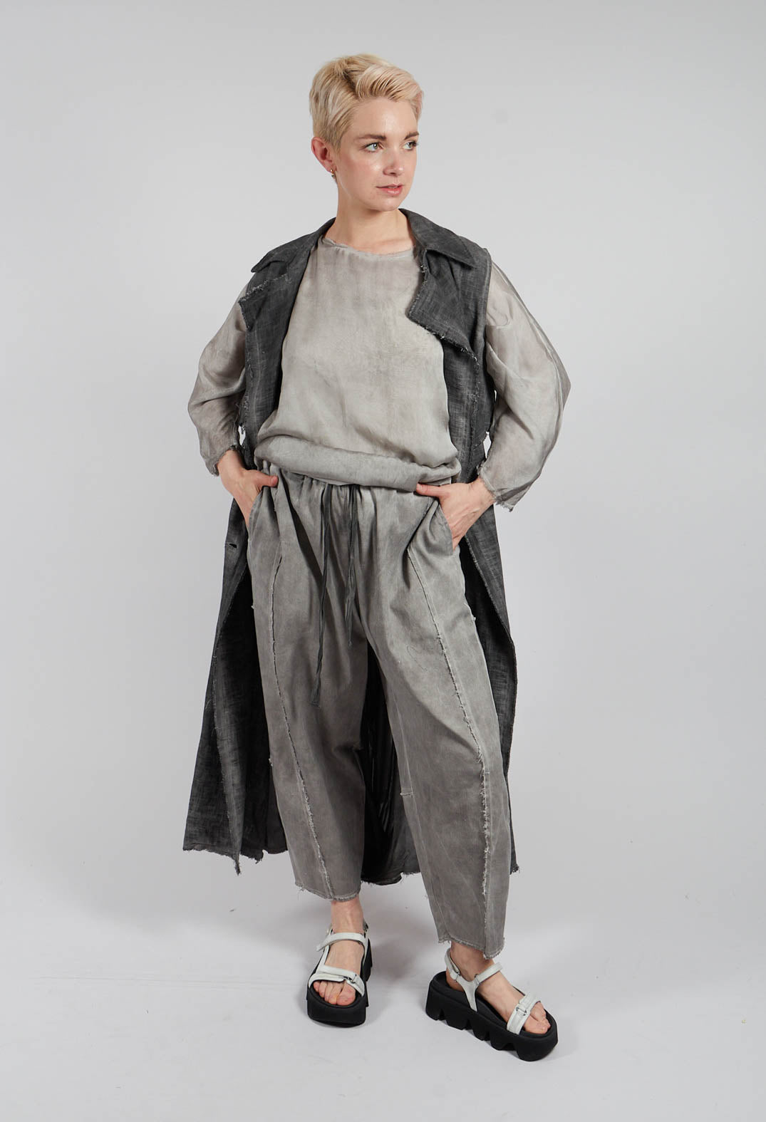 Relaxed Tapered Leg Trousers in Grey Shadow