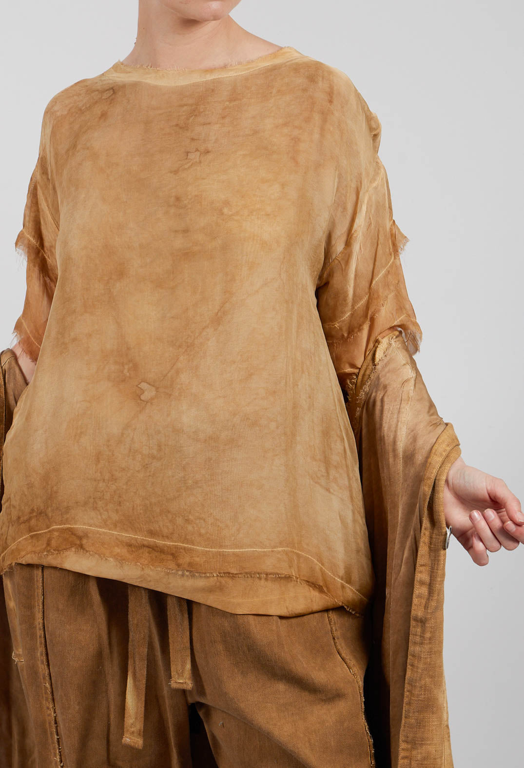 Round Neck Lightweight Top in Bronze Honey