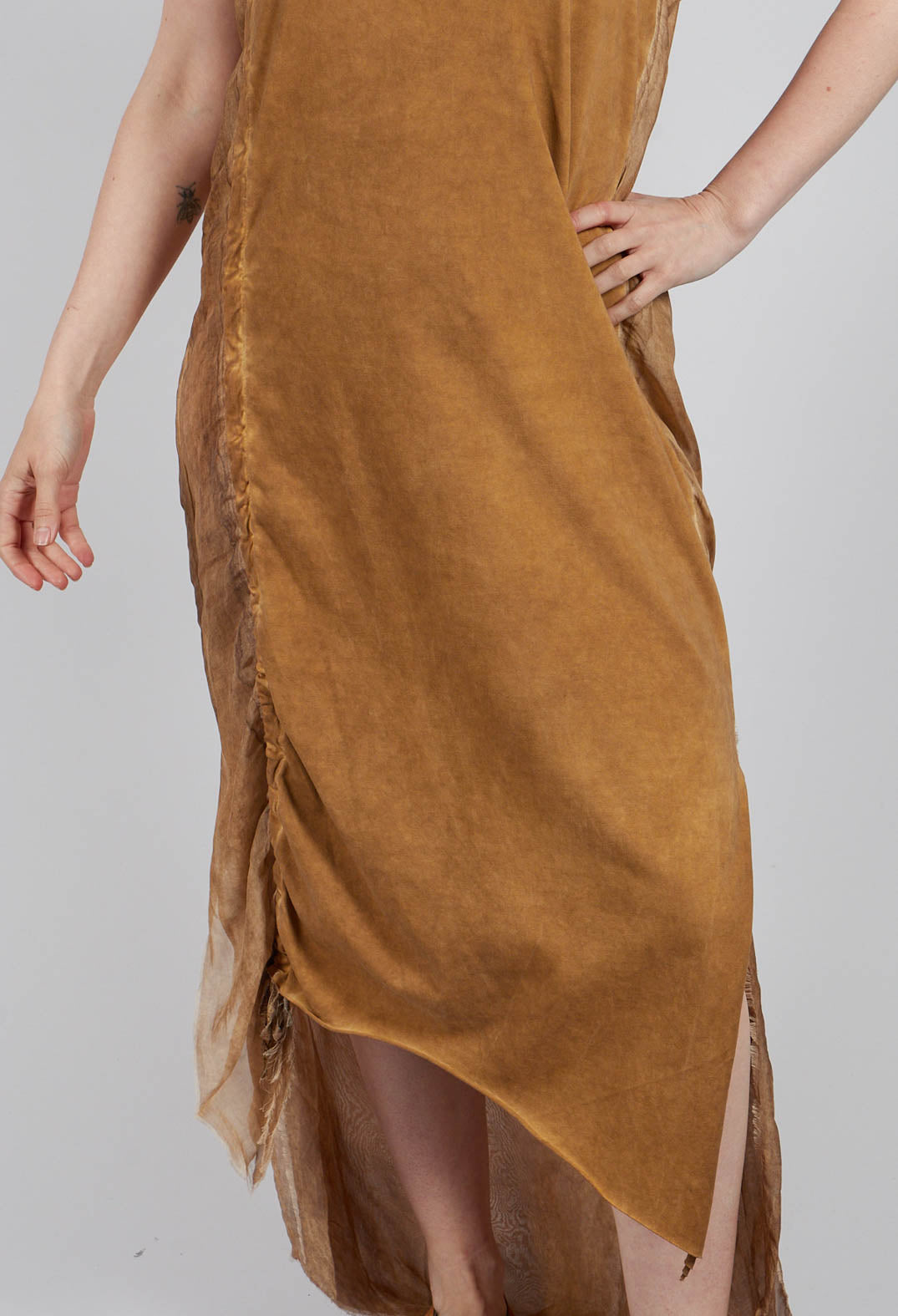 Sleeveless Dress with Ruffle in Bronze Honey