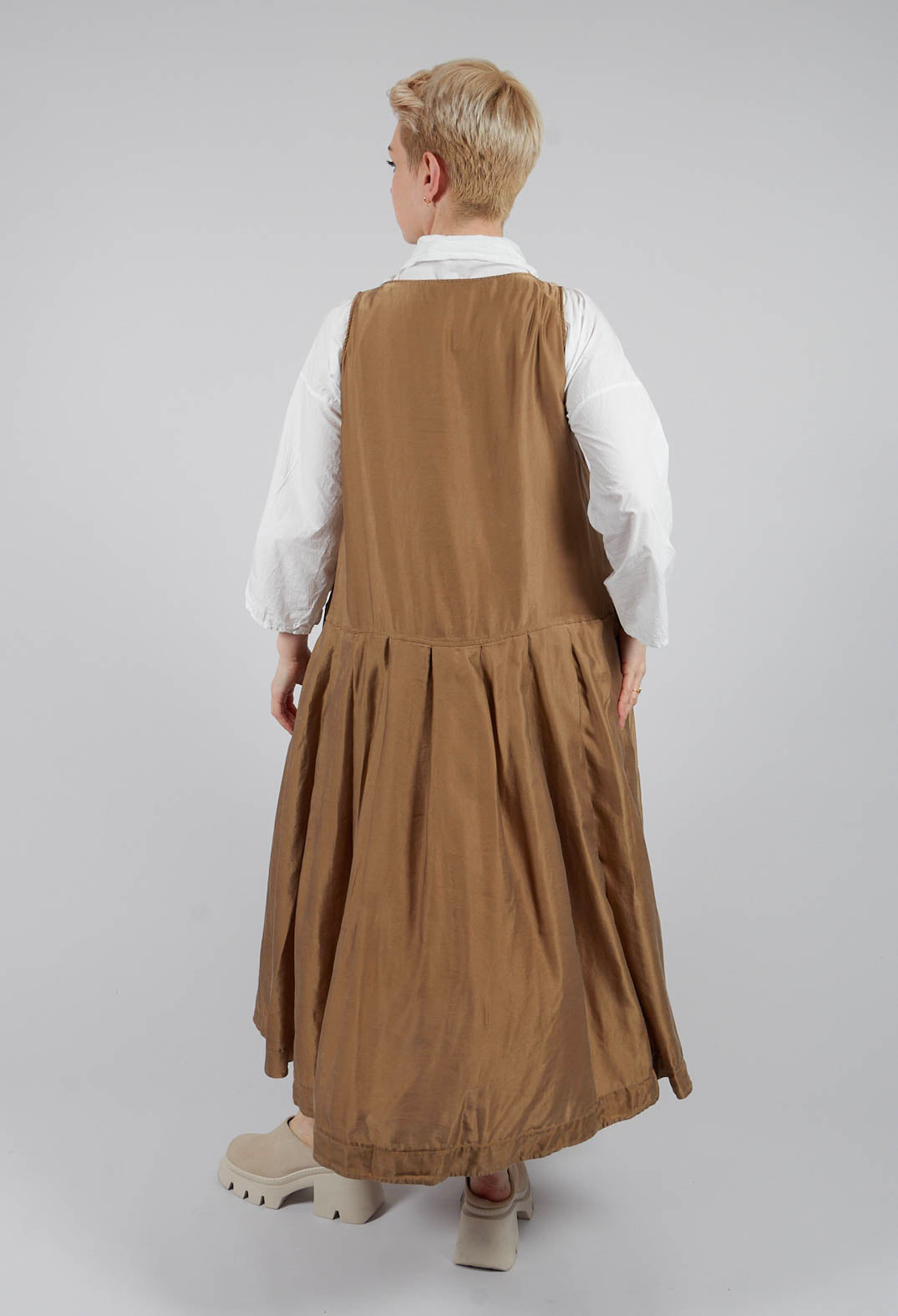 Sleeveless Pleated Dress SC in Gold