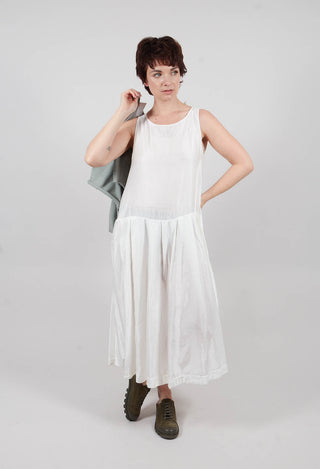 Sleeveless Pleated Dress SC in Milk