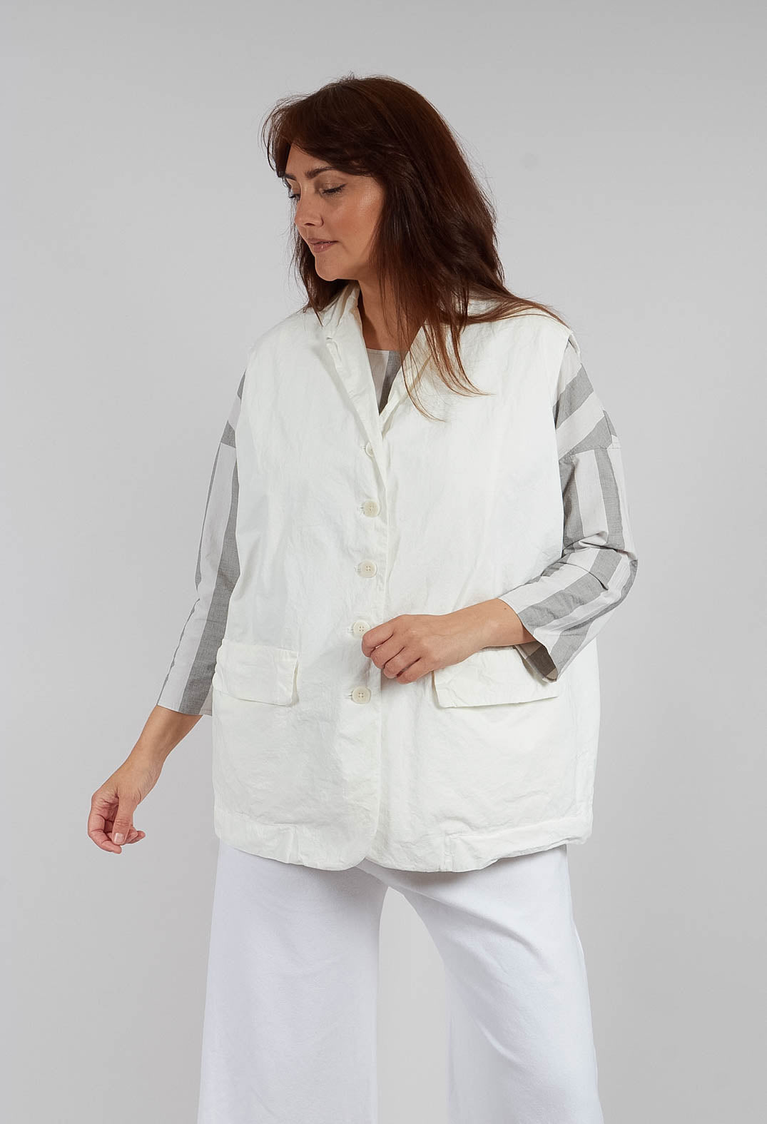 Sleeveless Big Blazer CC in Milk