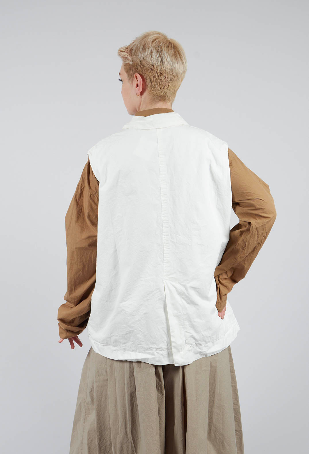 Sleeveless Big Blazer CC in Milk
