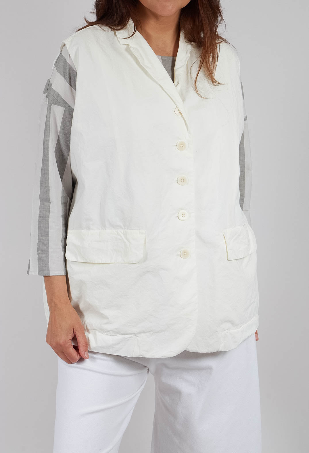 Sleeveless Big Blazer CC in Milk