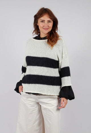 Light and Fluffy Pullover in Off White and Nero