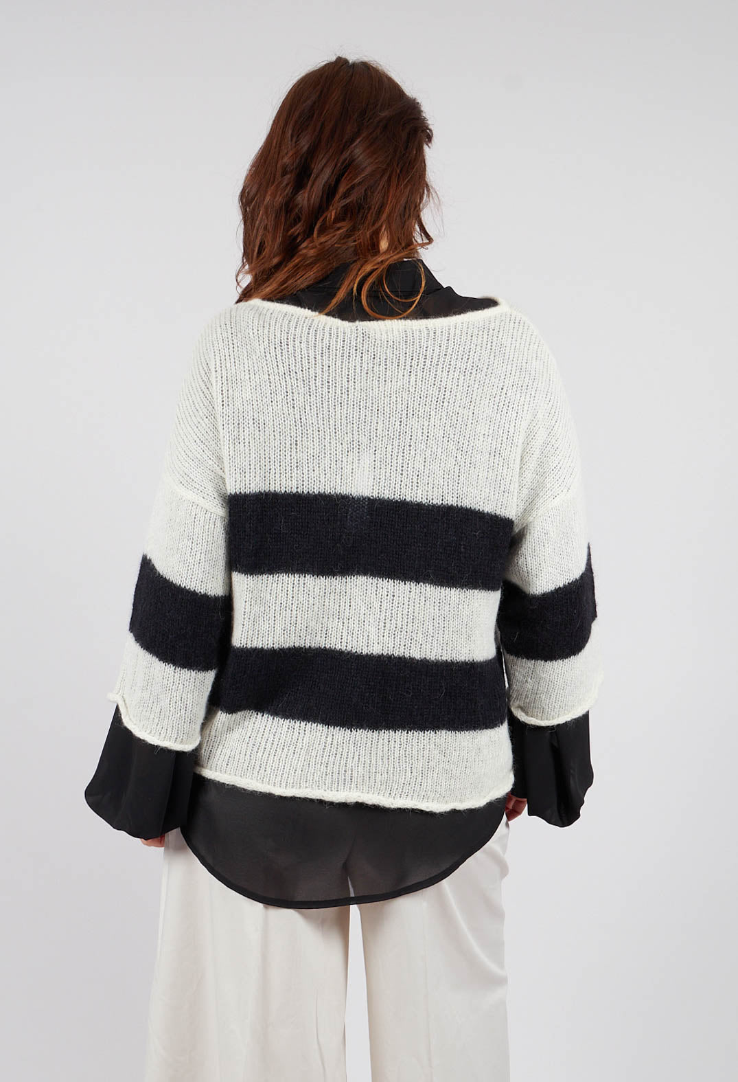 Light and Fluffy Pullover in Off White and Nero