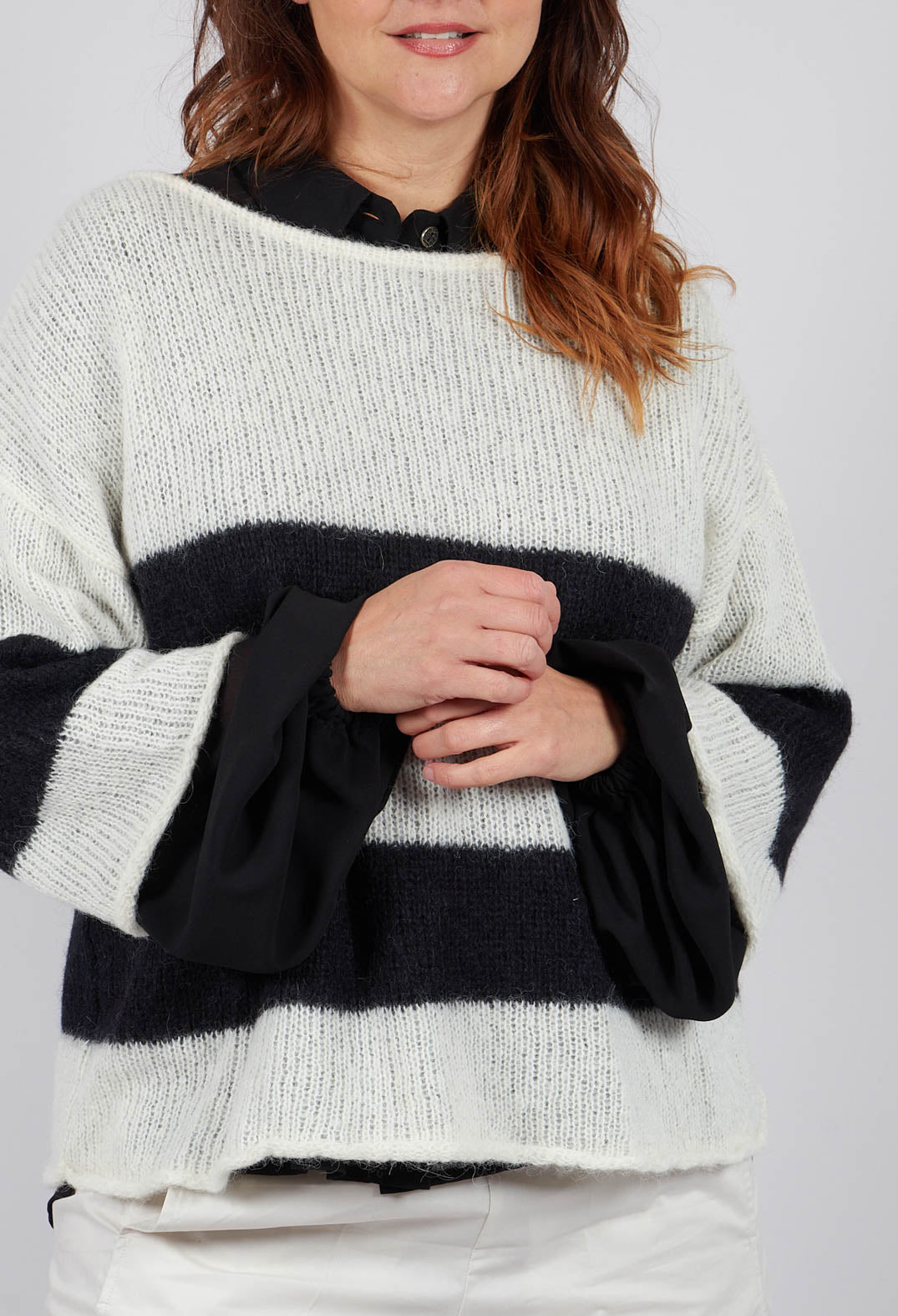 Light and Fluffy Pullover in Off White and Nero