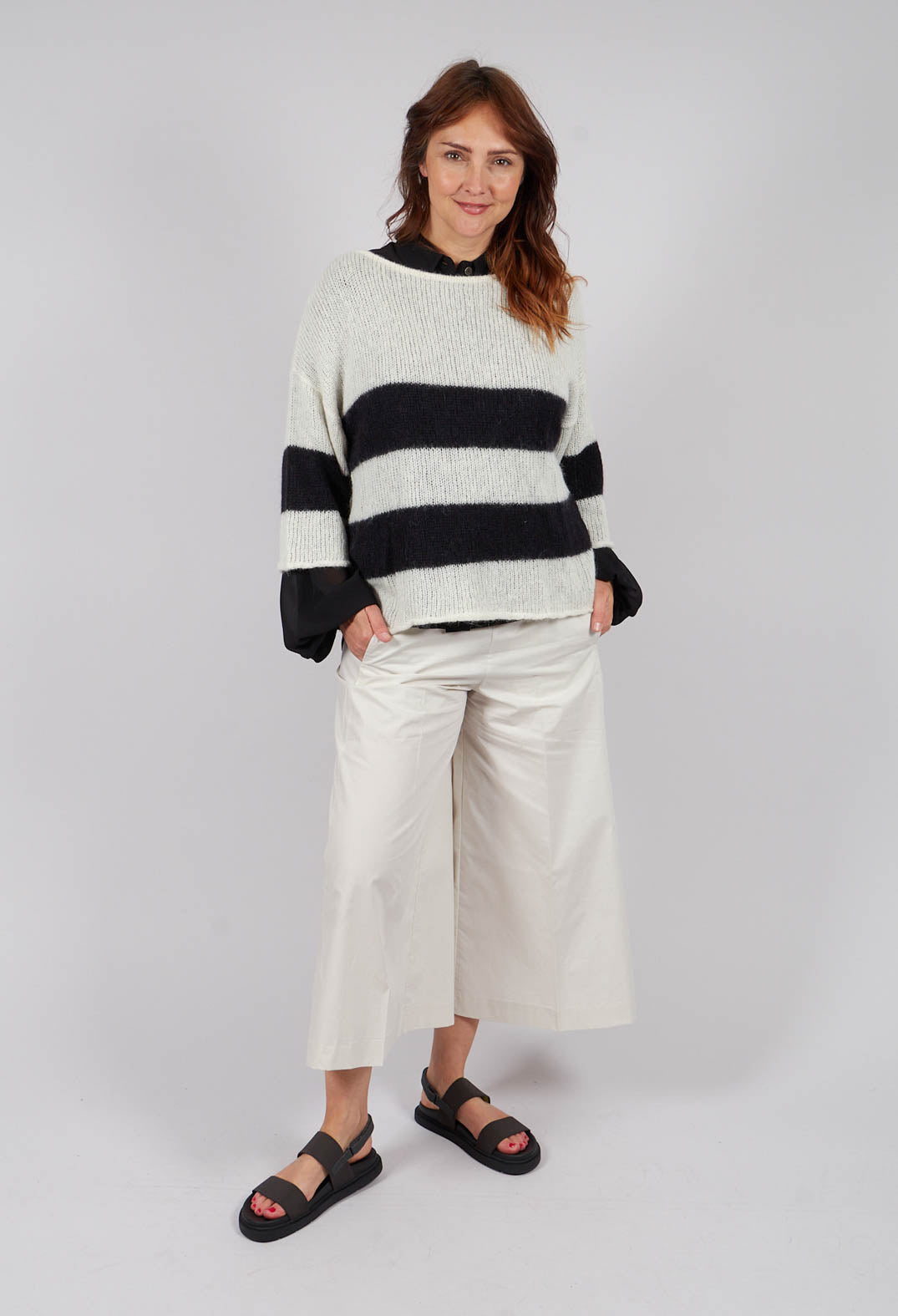 Light and Fluffy Pullover in Off White and Nero