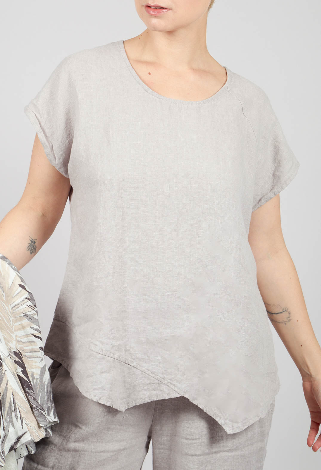 Linen Short Sleeve Top in Light Grey