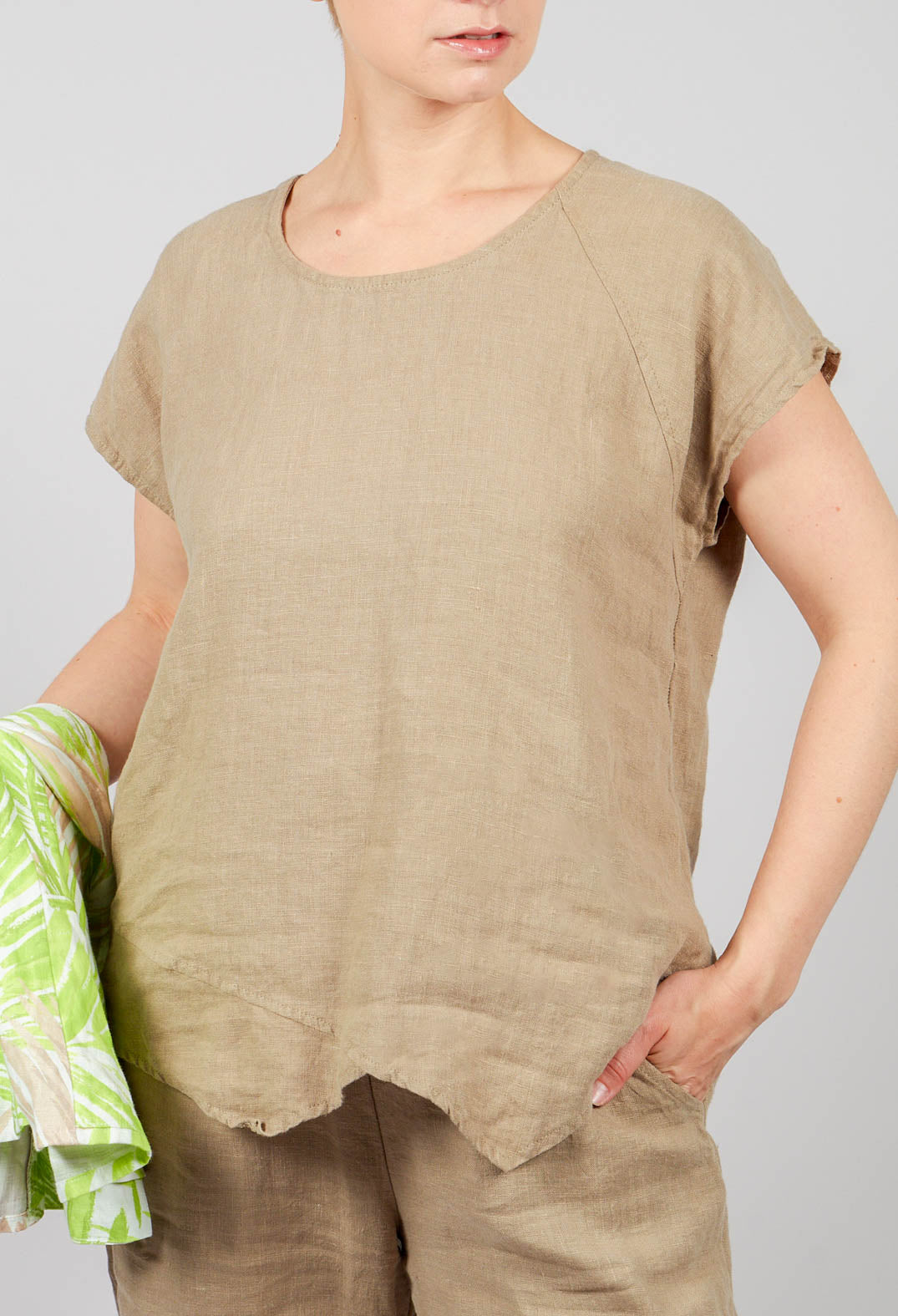 Linen Short Sleeve Top in Putty