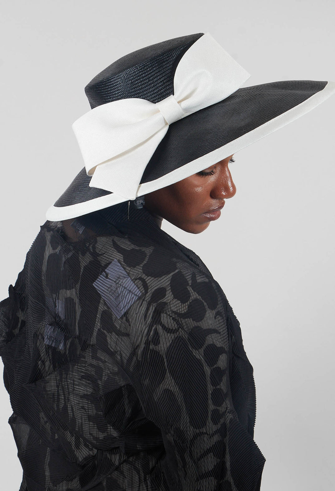 Bow Hat in Black and Ivory