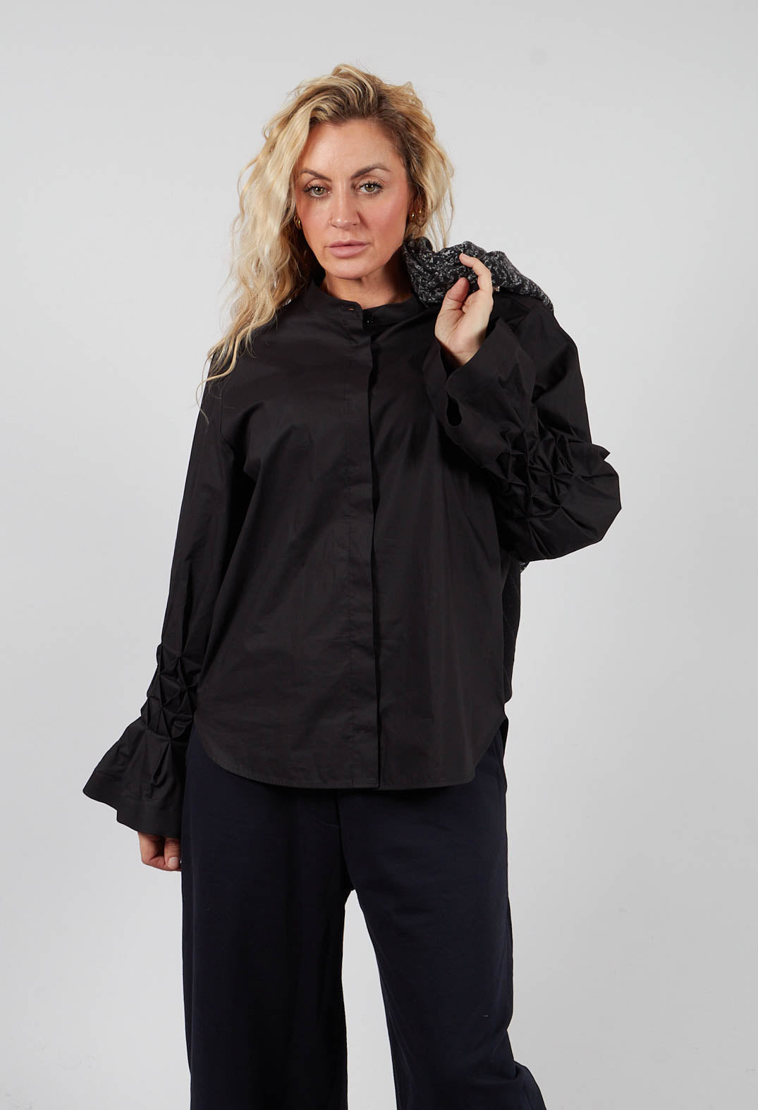 Honeycomb Cuff Shirt in Nero