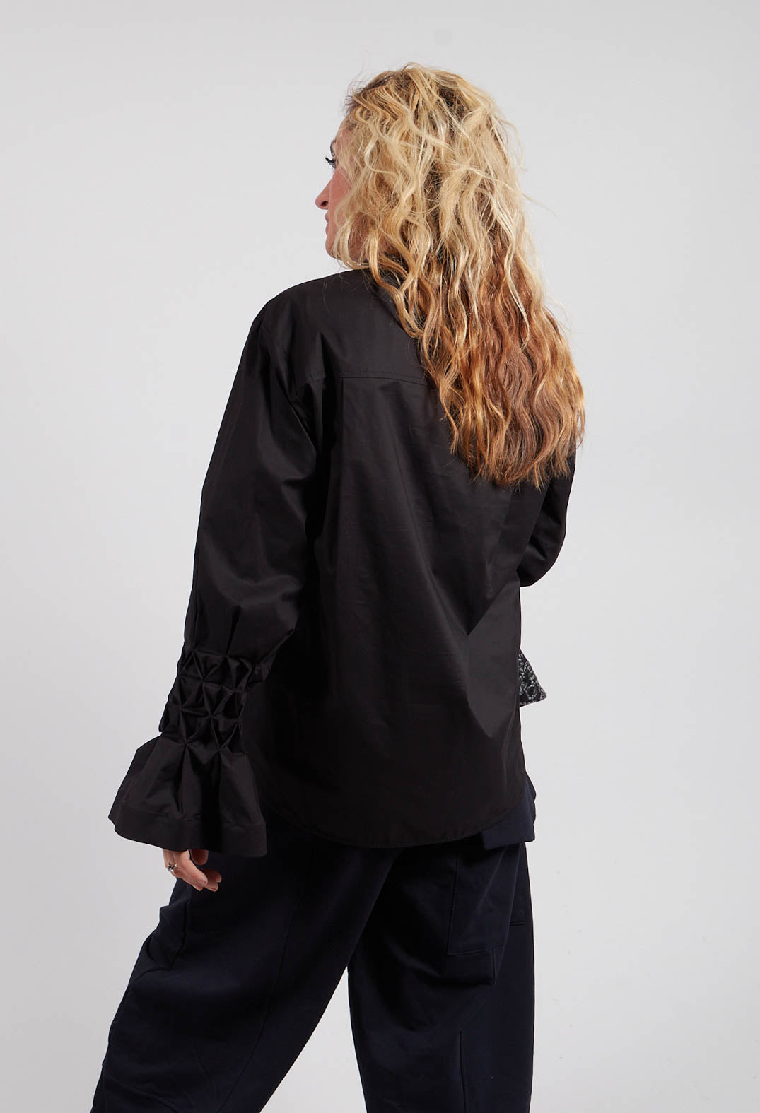 Honeycomb Cuff Shirt in Nero