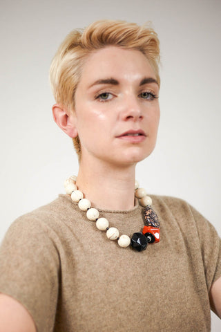 Choker Necklace in Orange Features