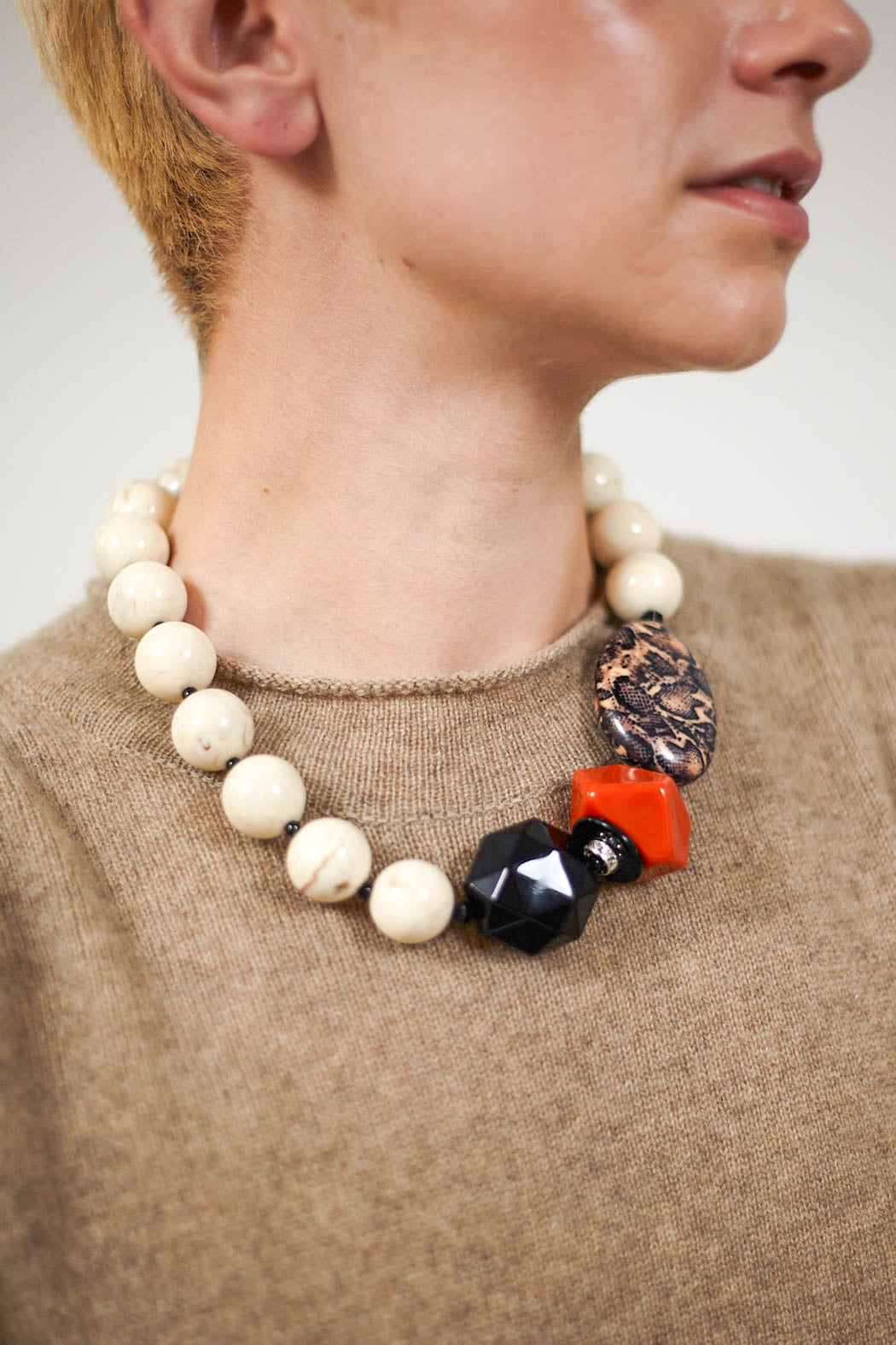 Choker Necklace in Orange Features