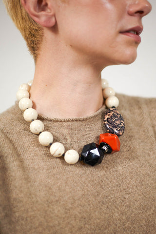 Choker Necklace in Orange Features