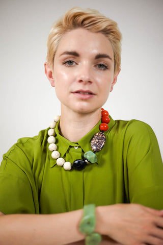 Choker Necklace in Multicolour Features