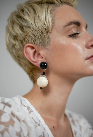Vela Earings in Off White and Black