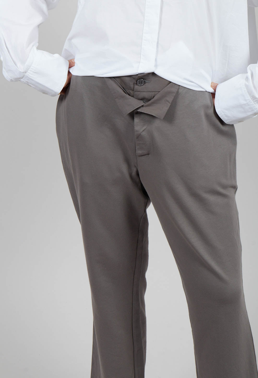 Cropped Button Detail Trousers in Grey