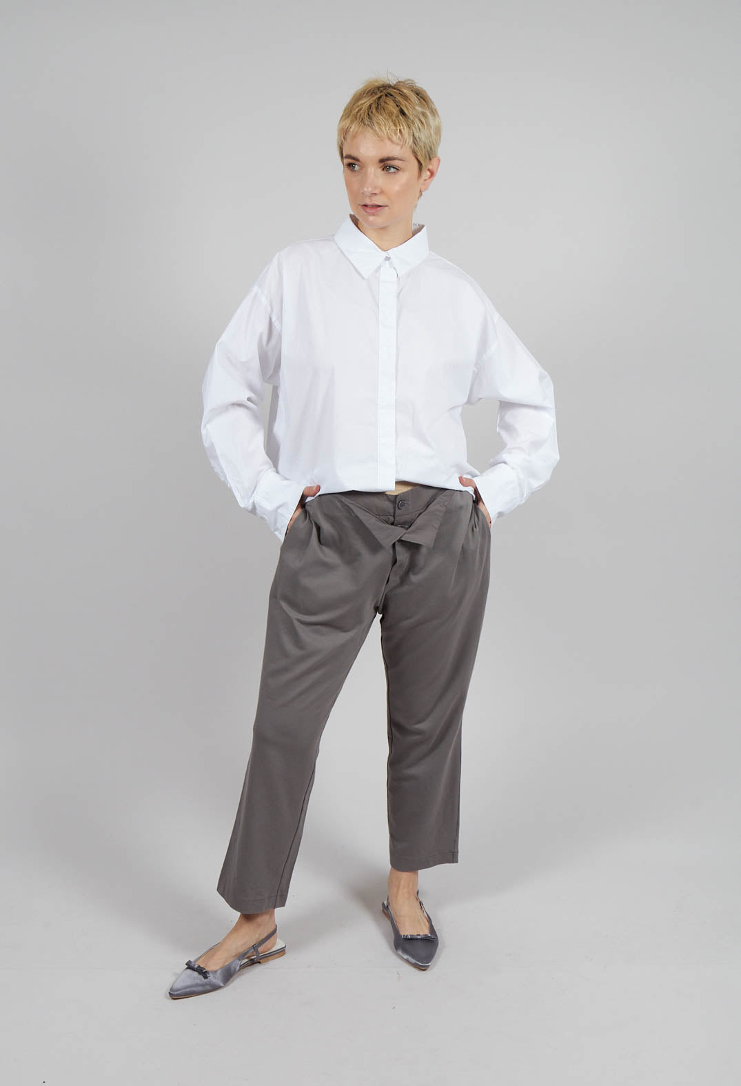 Cropped Button Detail Trousers in Grey