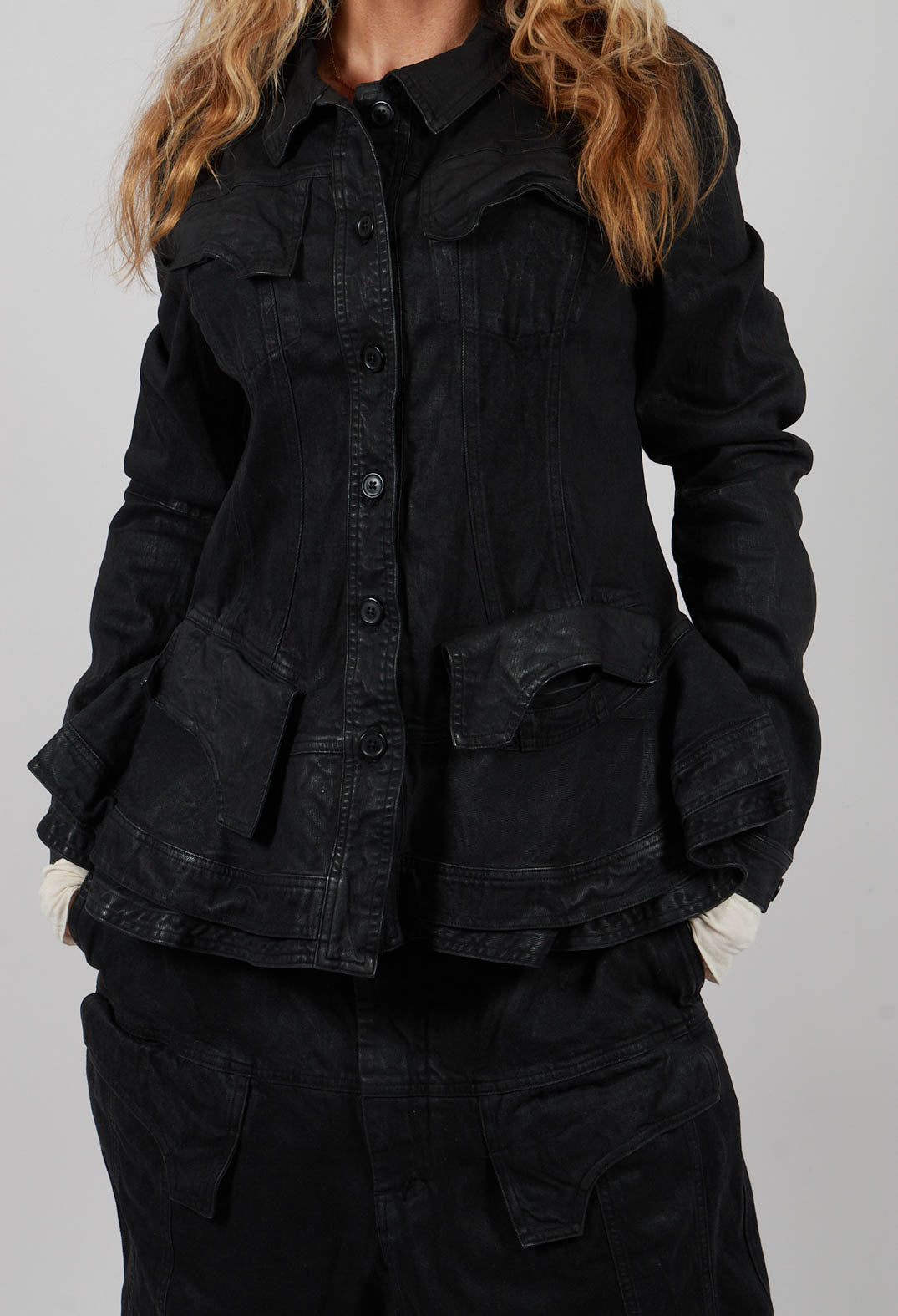 Jacket with Frilled Hem in Black Gloss - 1031101