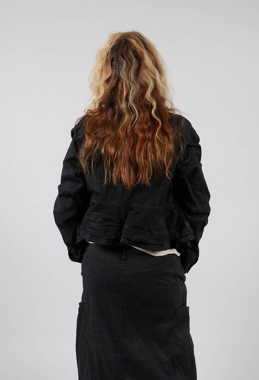 Cropped Jacket with Frilled Hem in Black Gloss - 1031103