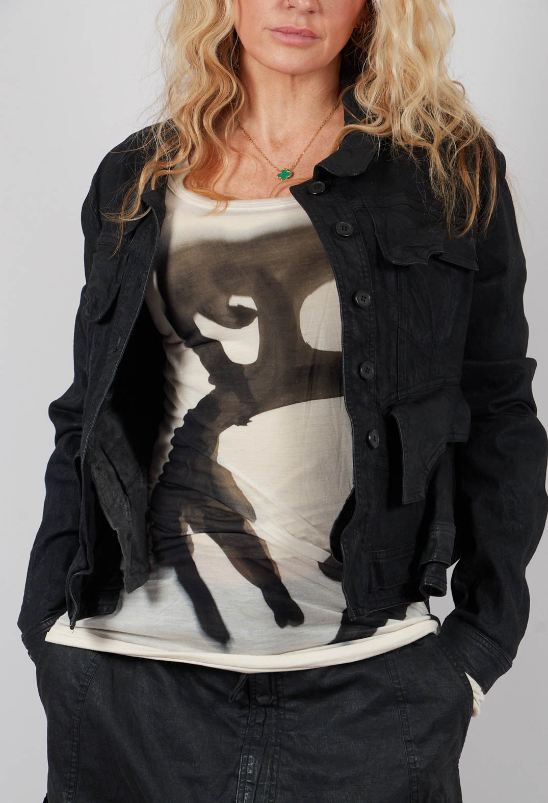 Cropped Jacket with Frilled Hem in Black Gloss - 1031103