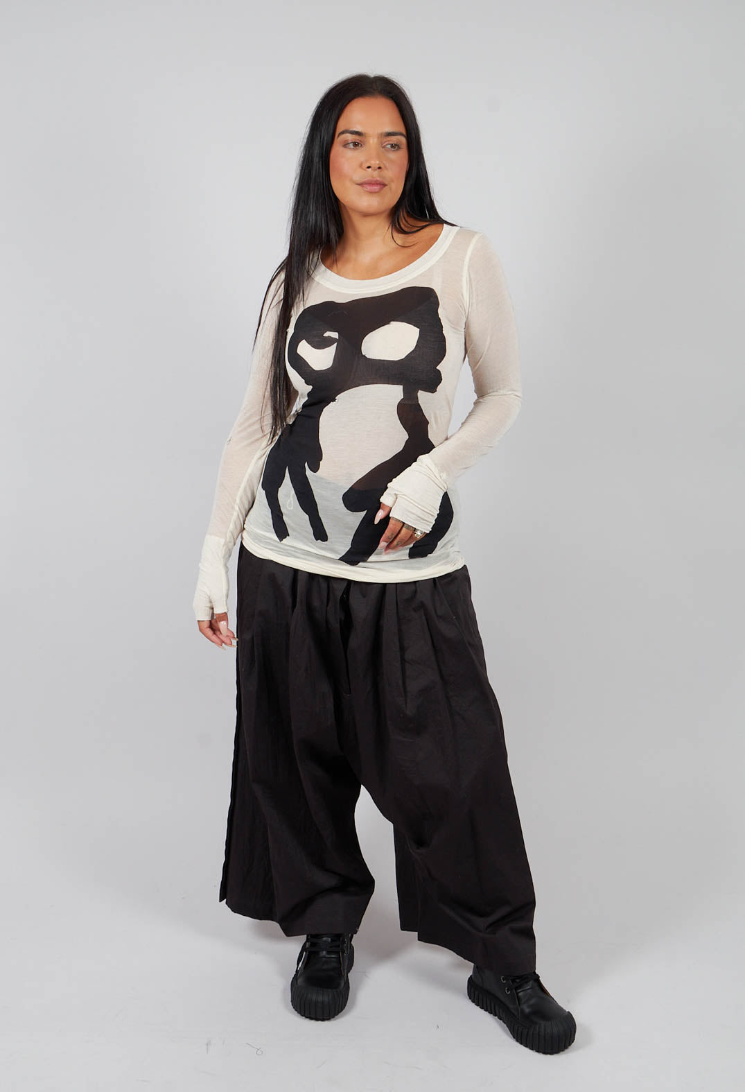 Long Sleeve T-Shirt in Bone Black Print - 1620501